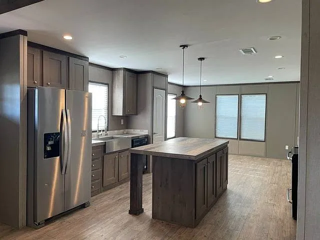 3 bed, 2.0 bath, 1920 sqft, $1,725 — Photo 4
