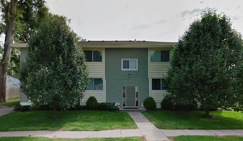 1705 Ave C — Photo 2