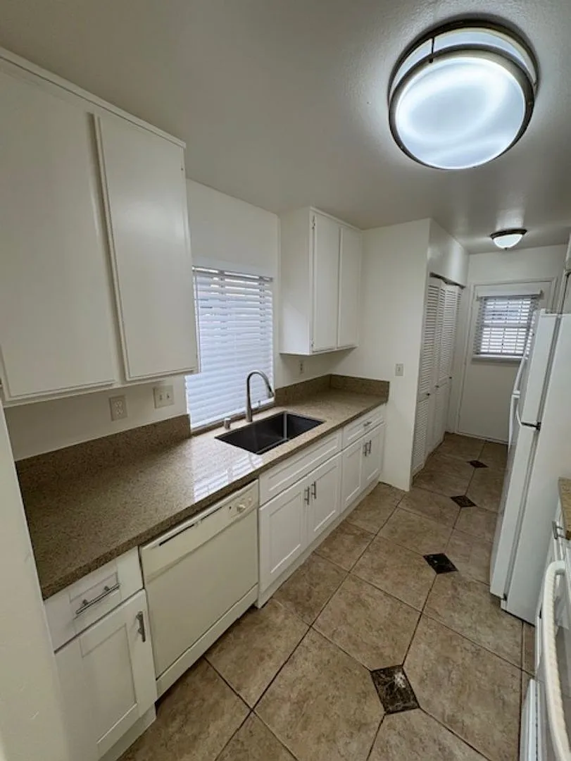 Half off 1st Month Rent!! Extra large 3bd/2ba 2 story townhome with patio/backyard — Photo 1
