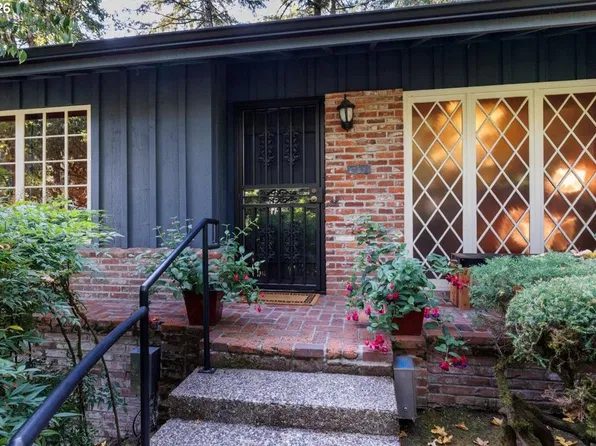 1026 Troon Rd, Lake Oswego, OR 97034