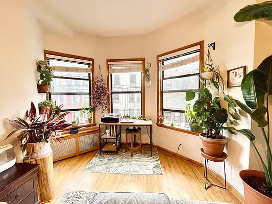 Rented by CNG Realty Management Corp | media 4