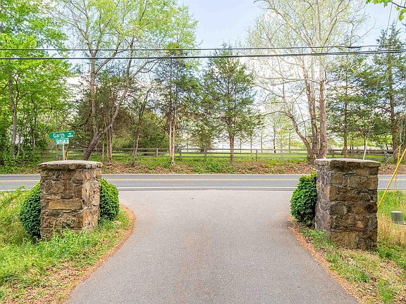 4th image of Garth Gate Ln