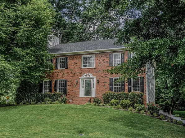 2451 Meadowglen Trl, Snellville, GA 30078