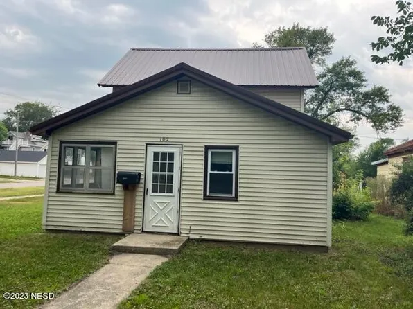 102 N 5th St, Milbank, SD 57252