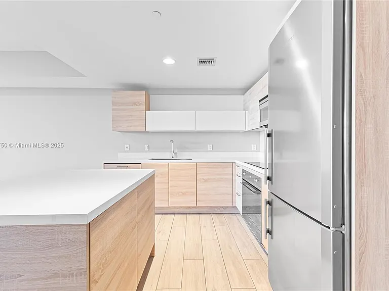 16385 Biscayne Blvd #404 — Photo 19