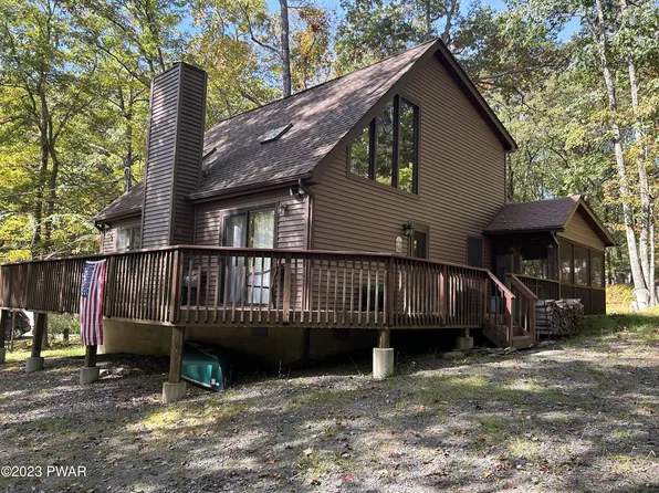 117 Buckhorn Dr, Hawley, PA 18428