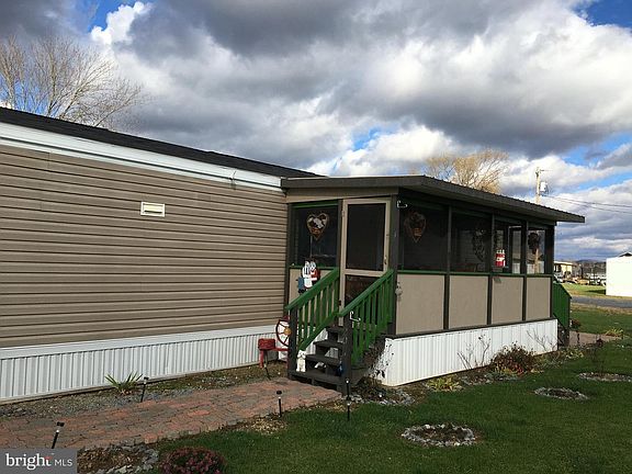 5th image of 38 Braxton Ln