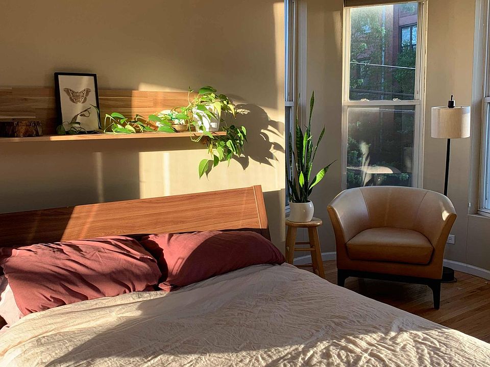 1st image of 711 N Hoyne Ave APT 2S