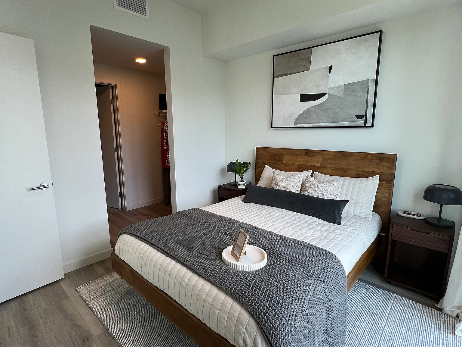 2 bed, 977 sqft, $3,298 — Photo 2