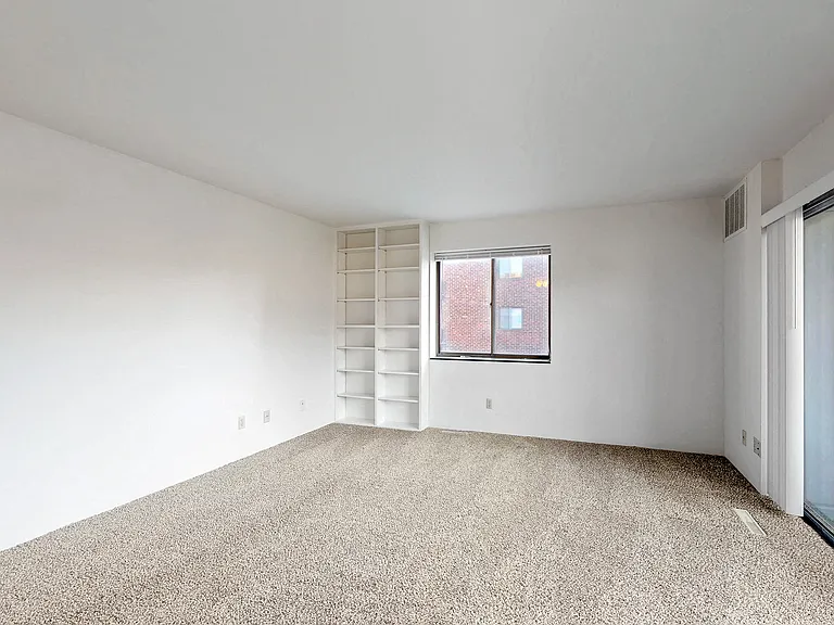 Ingersoll Towers — Photo 40