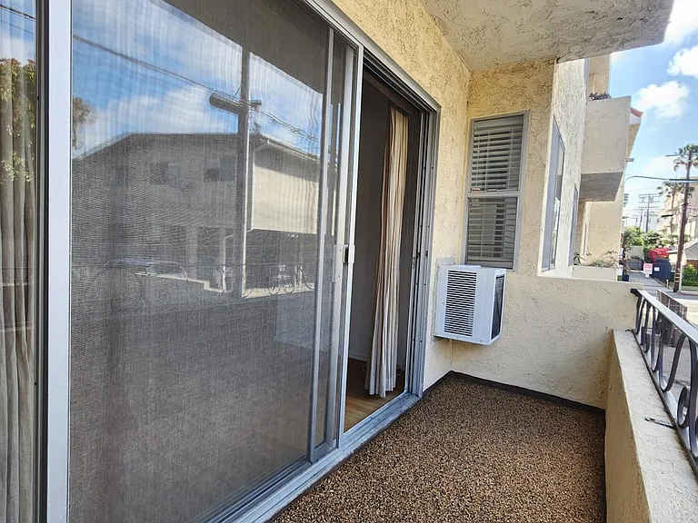 12340 Rochester Ave — Photo 34