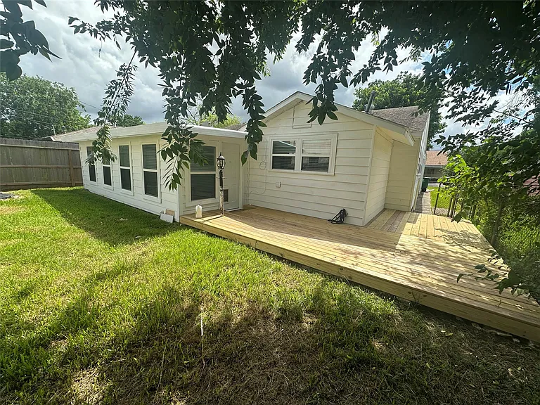 1606 Walton St — Photo 10
