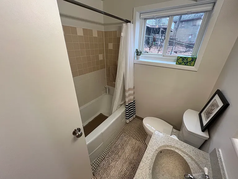 240 McCarrons Blvd N — Photo 32
