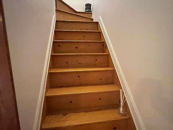 5th image of 227 Wellington Ct #2