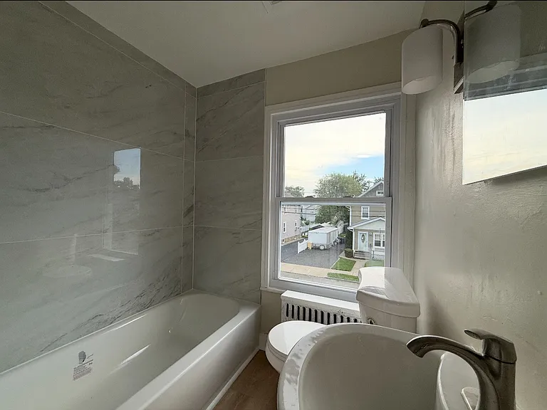 131 Clinton St #B — Photo 4