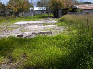 206 Thomas St, Refugio, TX 78377