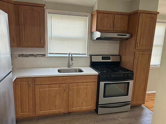 2nd image of 46-30 Oceania St Unit 2