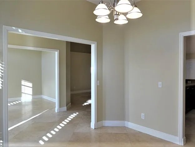 601 SW Curtis St — Photo 5