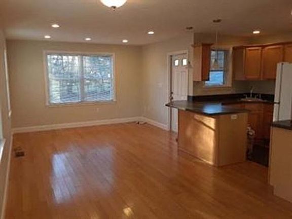 3rd image of 510 Commercial St #510