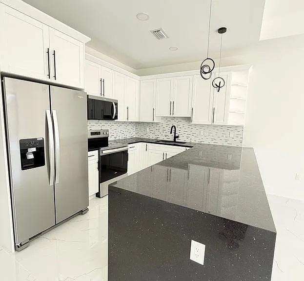 209-211 W 12th St — Photo 7