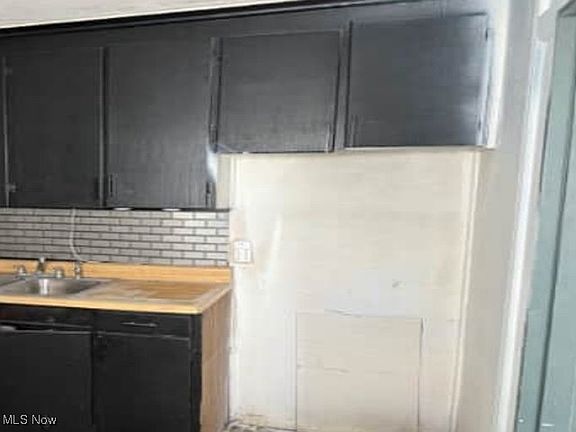 4th image of 14208 Clifford Ave