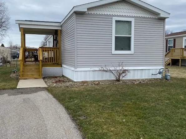 2721 W Park Ln, Erie, PA 16506