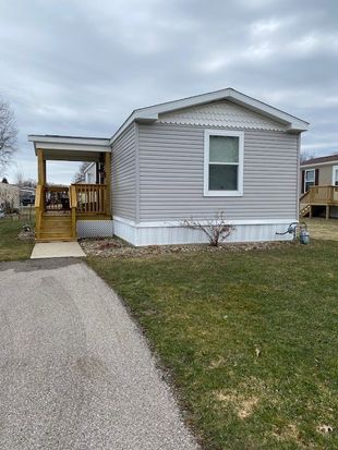 2721 W Park Ln, Erie, PA 16506
