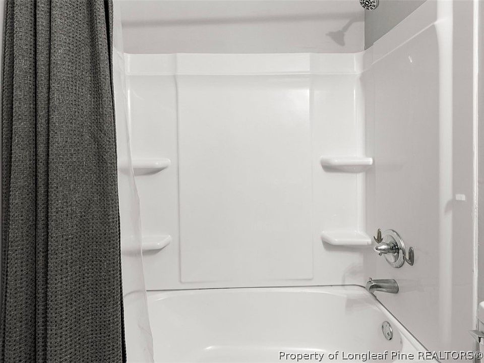 16th image of 818 Grambling Ct