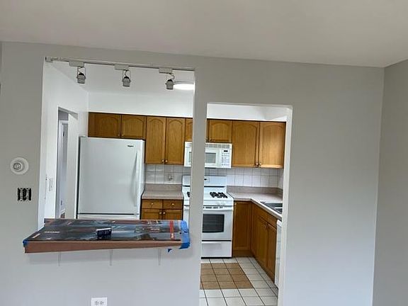 4th image of 4707 Washington St #301