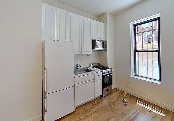 3rd image of 214 W 96th St APT 2A
