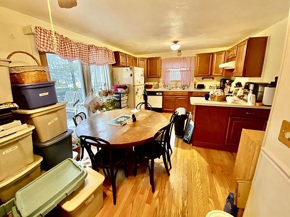 3rd image of 154 E Bacon St APT A4