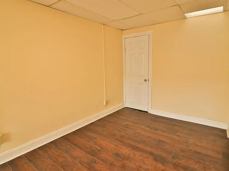 1303 James St — Photo 46