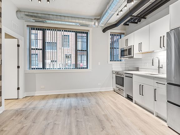 4th image of 7645 N Sheridan Rd #109