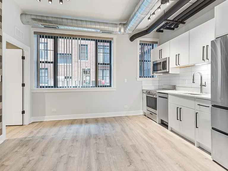7645 N Sheridan Rd #109 — Photo 4
