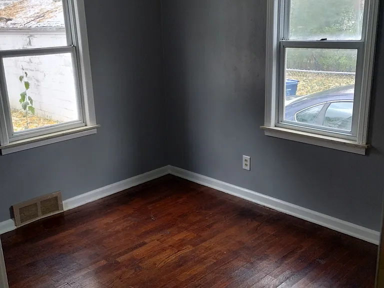 2422 Kentucky Ave — Photo 4