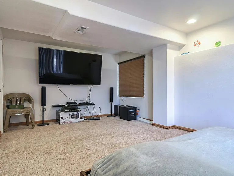 16279 Hedgeway Dr — Photo 22