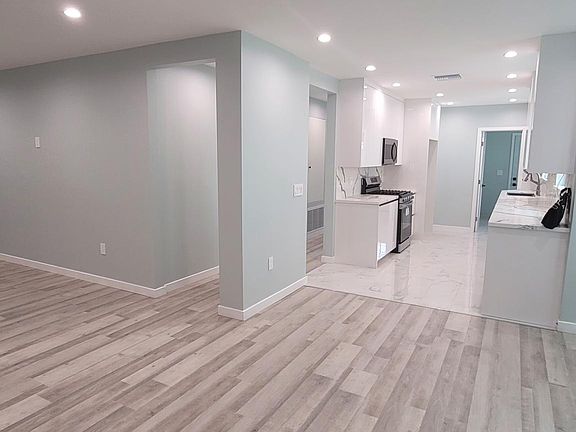 4th image of 445 Ivy St