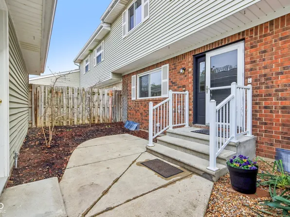 5527 Vin Rose Ln, Indianapolis, IN 46226