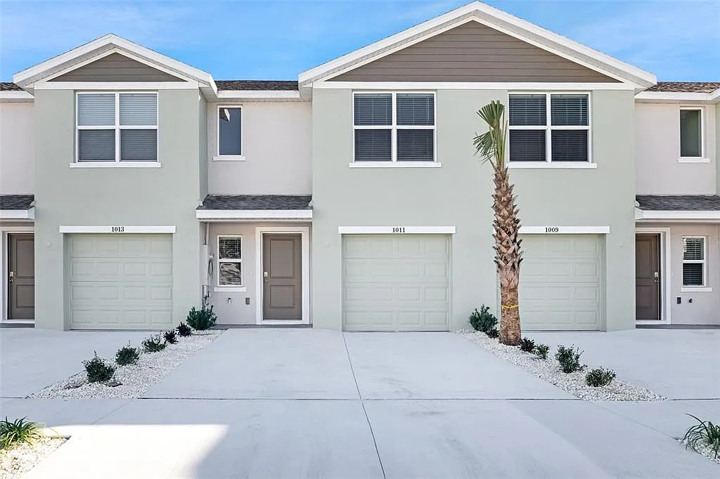 3 bed, 2.5 bath, 1464 sqft, $2,200 — Photo 1