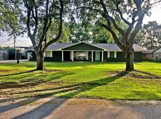 1216 N 17th St, Nederland, TX 77627