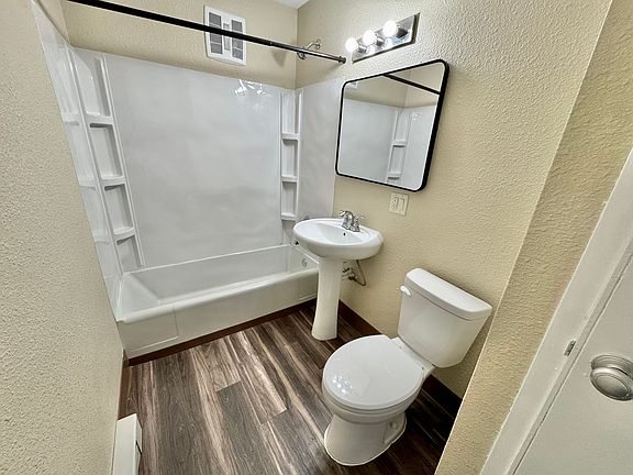 5th image of 10 9th Ave NE #5