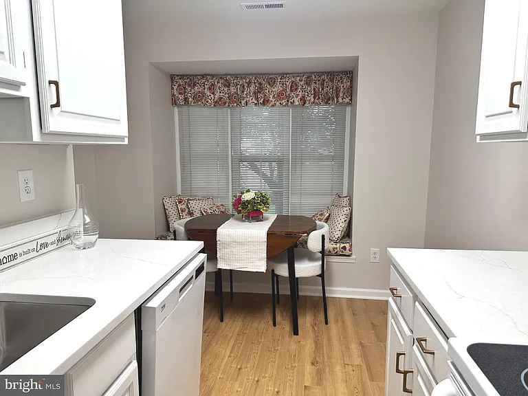 4847 Chevy Chase Dr #172 — Photo 8