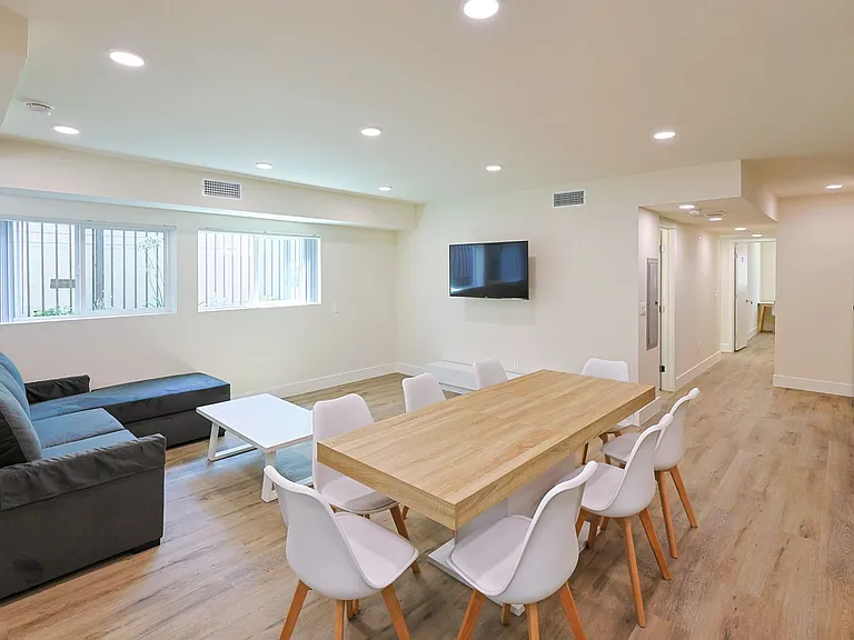 Pavo Apartments — Photo 3