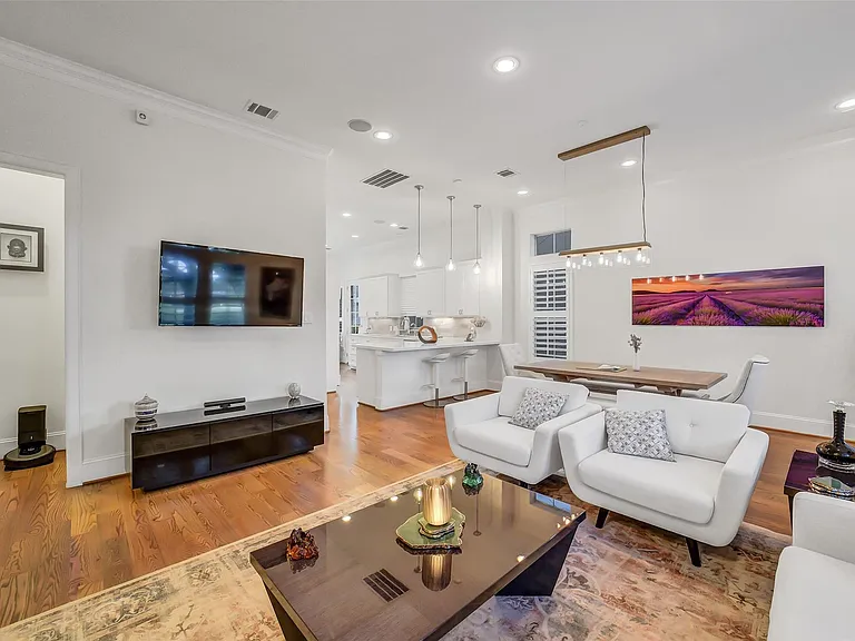1110 Lake Pointe Pkwy — Photo 3
