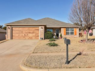 1225 Granite Ln, Noble, OK 73068