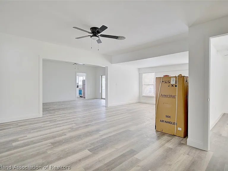 199 E Camphor St — Photo 11