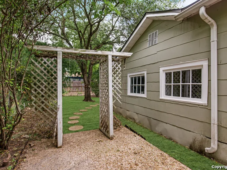 415 N Meadowlane Dr — Photo 19