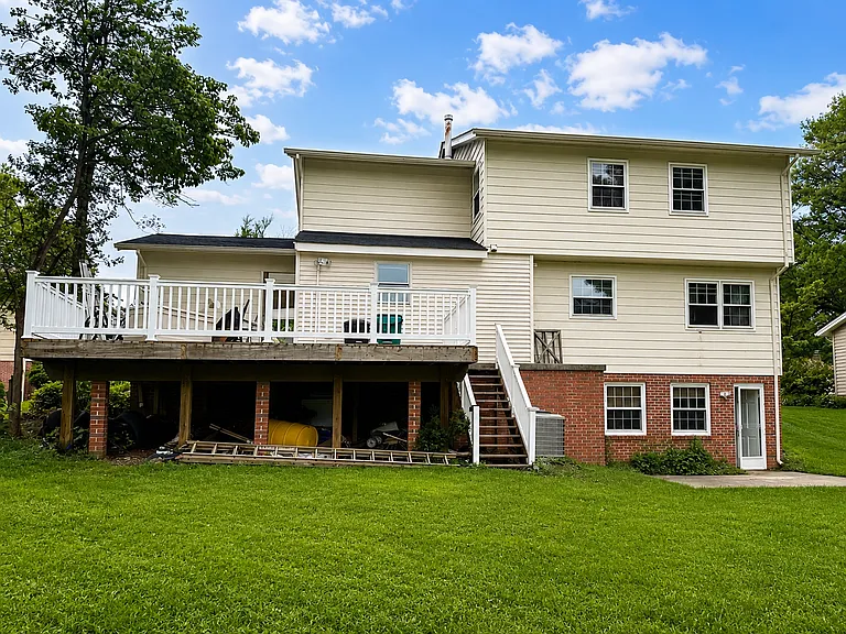 796 Kimberly Ct E — Photo 44