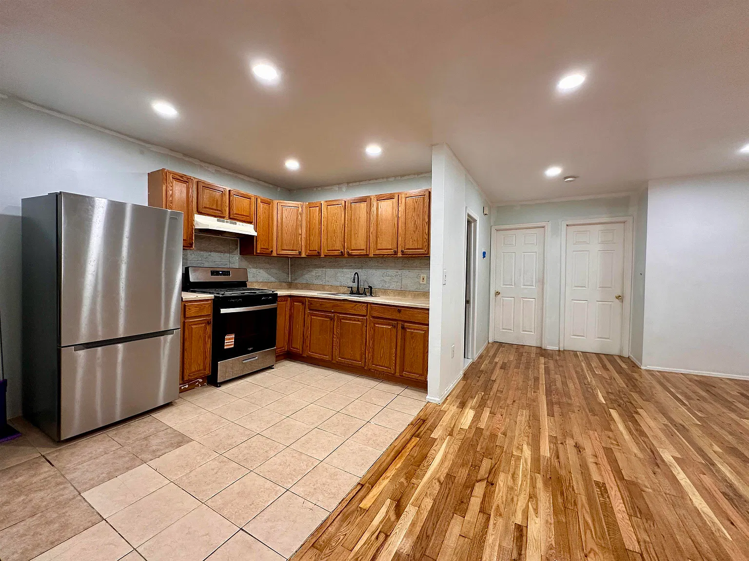 3 bed, 1.0 bath, $2,300 — Photo 2