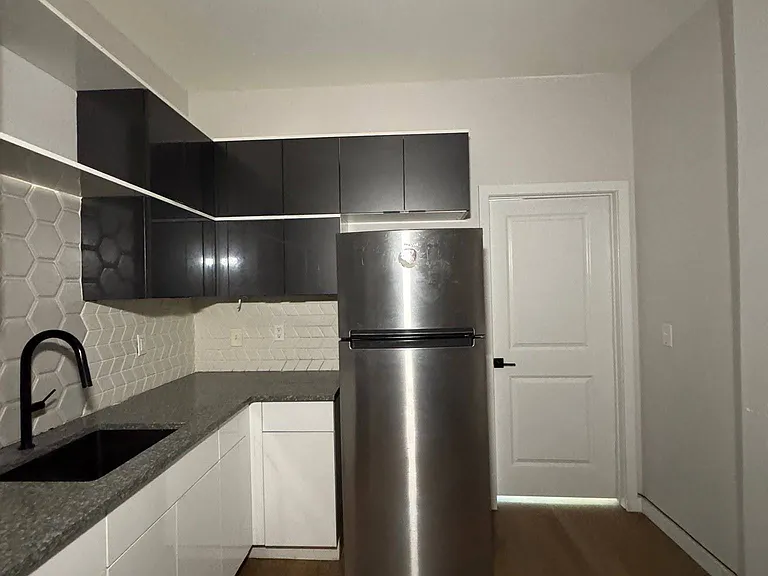 107 Magazine St #2R — Photo 3